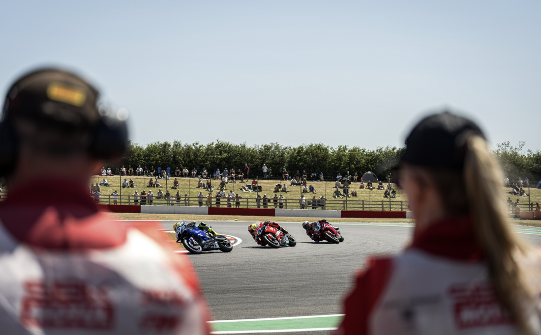 Öttl guadagna 2 due posizioni rispetto alla partenza ma non bastano per ritenersi pienamente soddisfatto; finisce l’ultima gara del weekend inglese in 9 posizione.