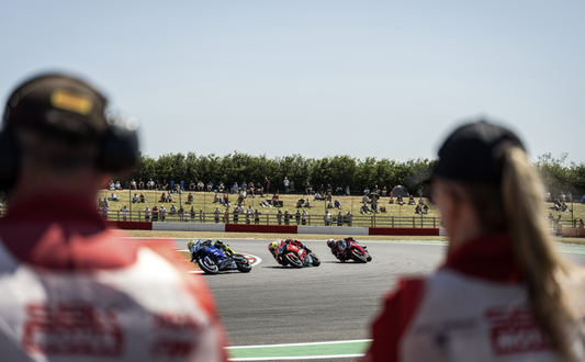 Öttl guadagna 2 due posizioni rispetto alla partenza ma non bastano per ritenersi pienamente soddisfatto; finisce l’ultima gara del weekend inglese in 9 posizione.